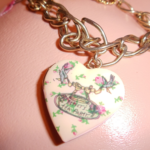 BETSEY JOHNSON TEA PARTY HEART CHARM BRACELET VTG